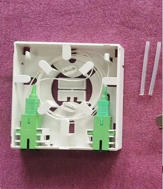 2 Port Splitter Fiber Optic Terminal Box voor normale kabelinvoer Gemakkelijk te installeren